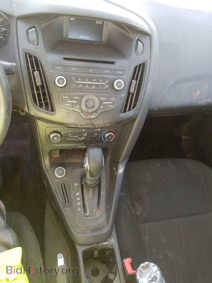 2017 Ford Focus - VIN: 1FADP3F21HL348381 - Фото 4
