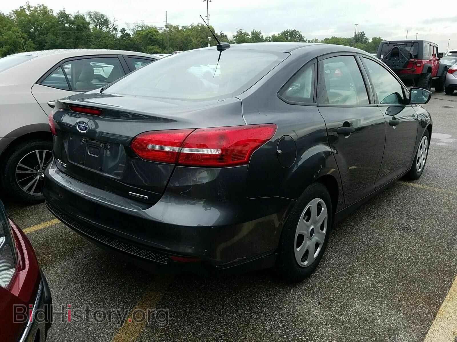 2016 Ford Focus - VIN: 1FADP3E25GL314539 - Photo 2