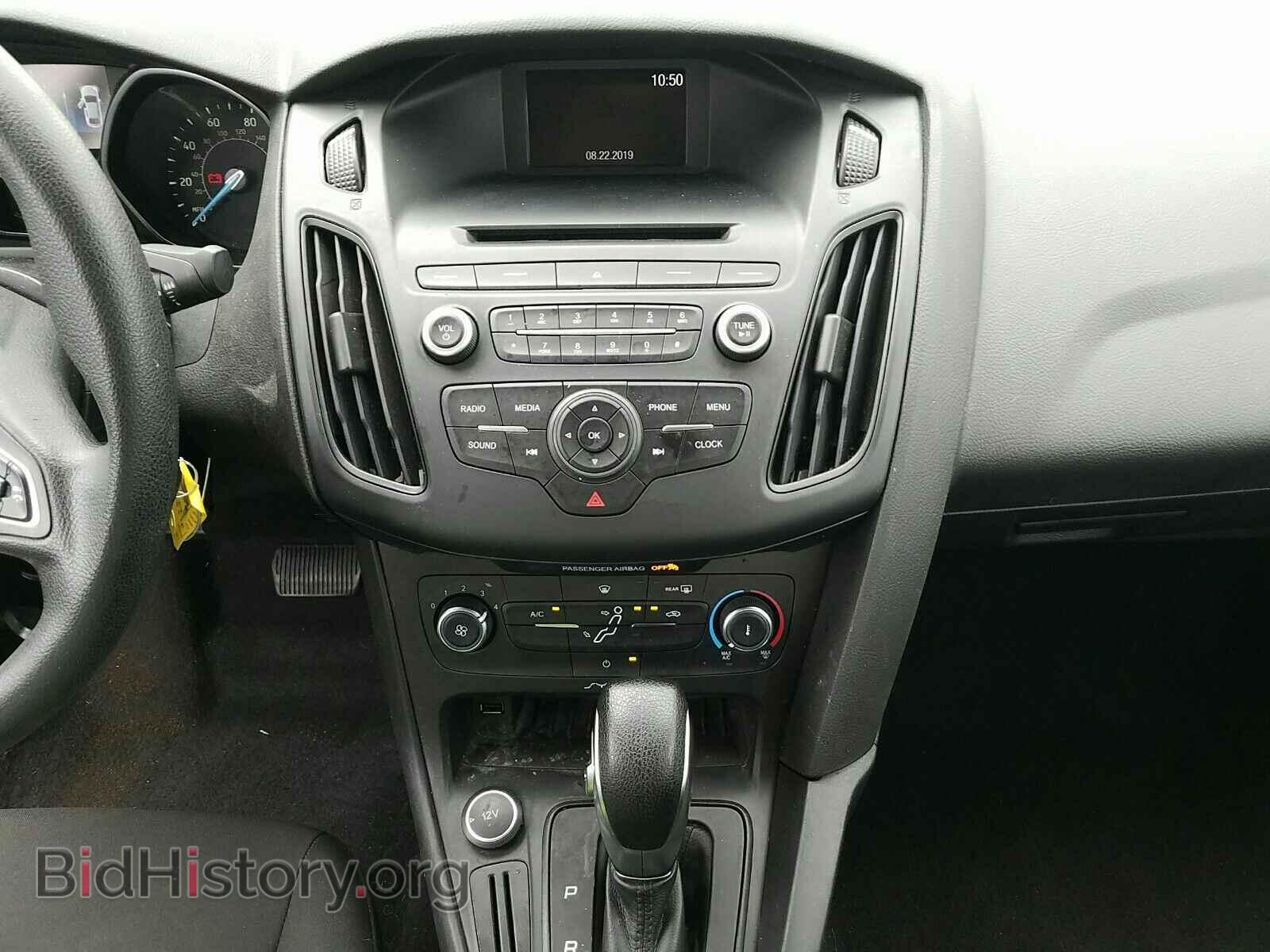 2016 Ford Focus - VIN: 1FADP3E25GL314539 - Photo 4