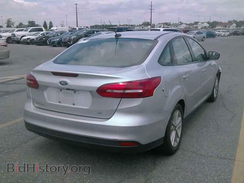 2018 Ford Focus - VIN: 1FADP3F22JL206692 - Фото 2