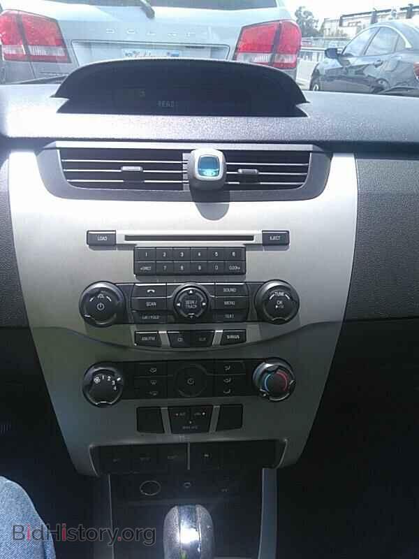 2010 Ford Focus - VIN: 1FAHP3FN9AW213200 - Фото 4