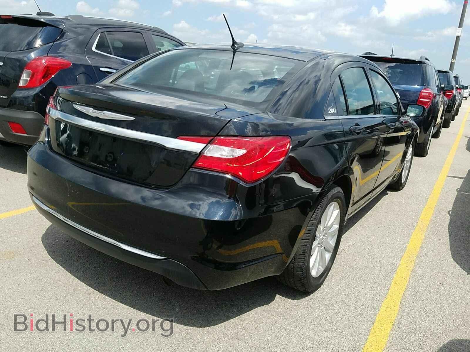 2014 Chrysler 200 - VIN: 1C3CCBBBXEN183551 - Фото 2