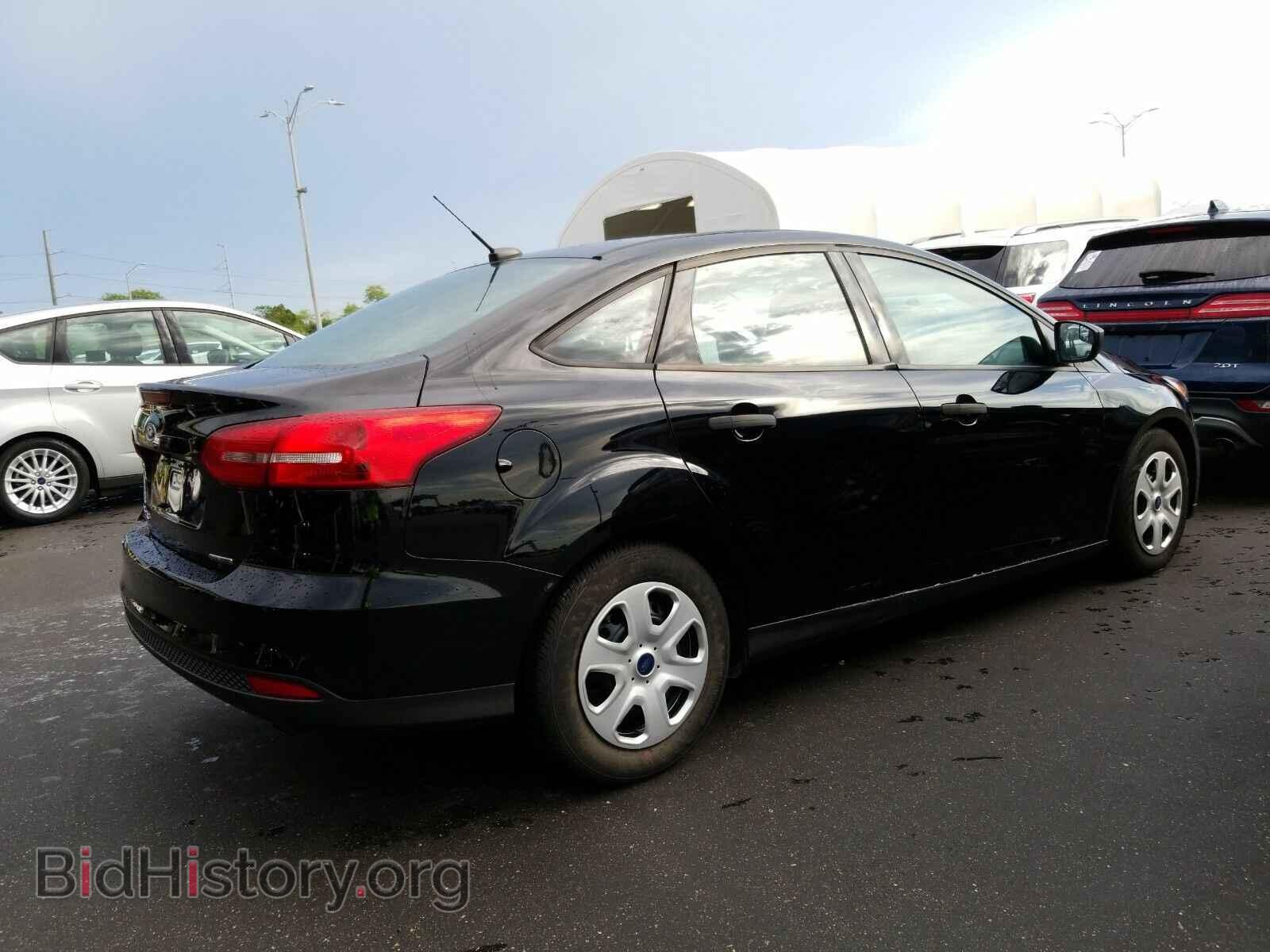 2016 Ford Focus - VIN: 1FADP3E24GL238201 - Photo 2