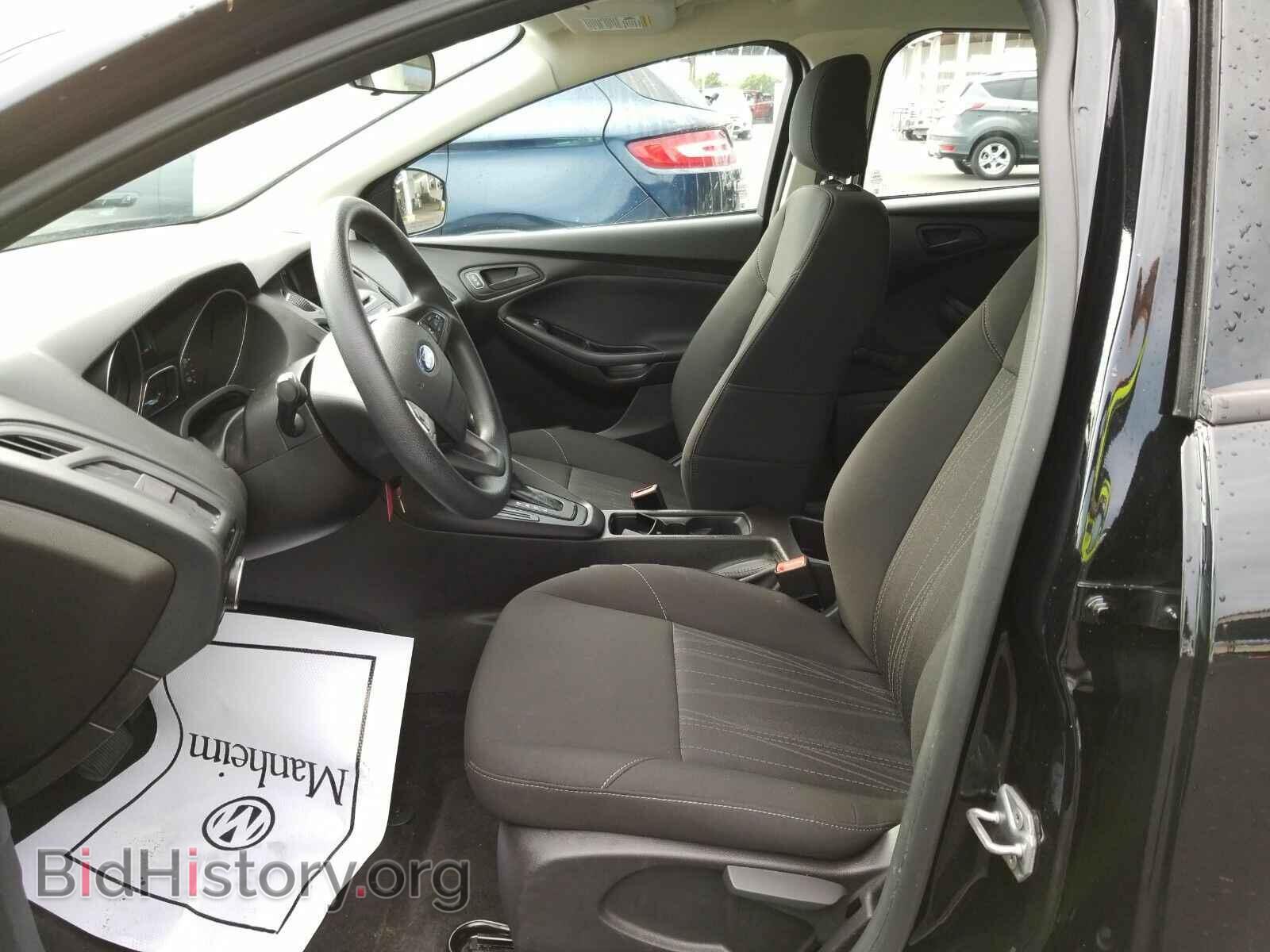 2016 Ford Focus - VIN: 1FADP3E24GL238201 - Photo 3