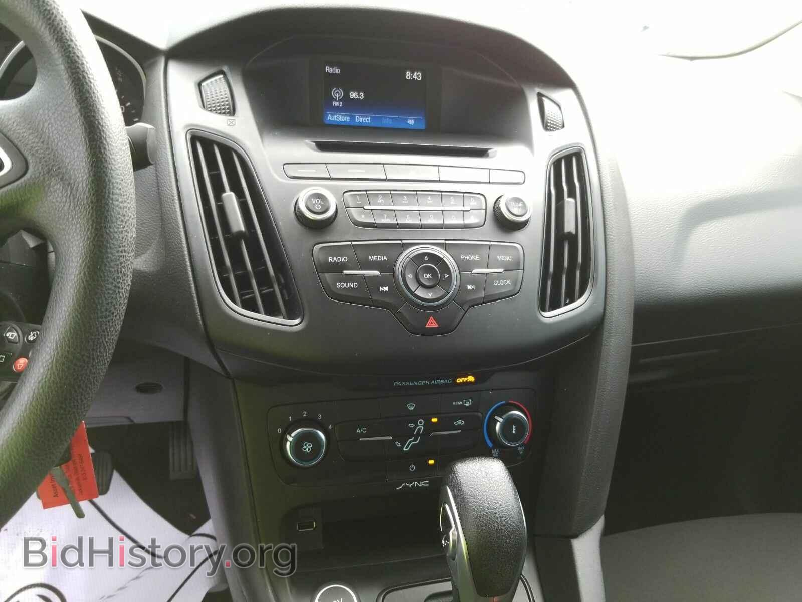 2016 Ford Focus - VIN: 1FADP3E24GL238201 - Photo 4