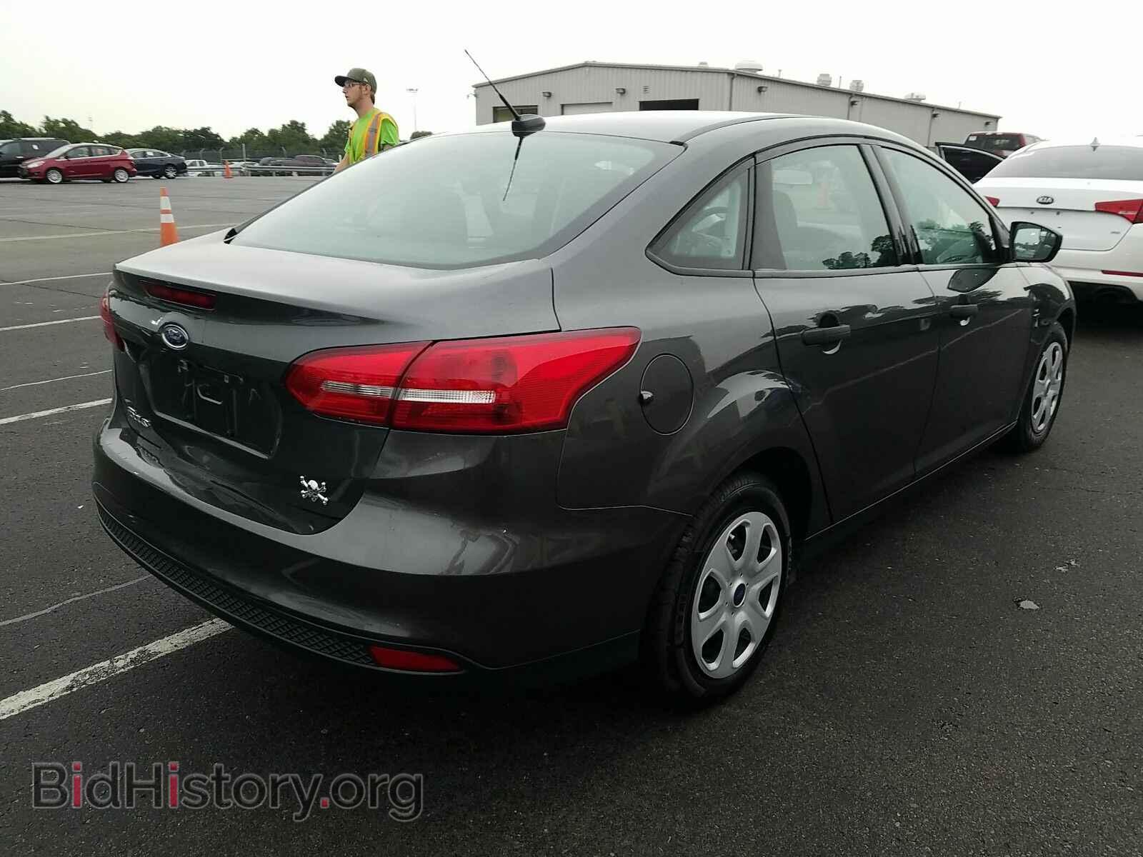 2017 Ford Focus - VIN: 1FADP3E22HL229210 - Фото 2