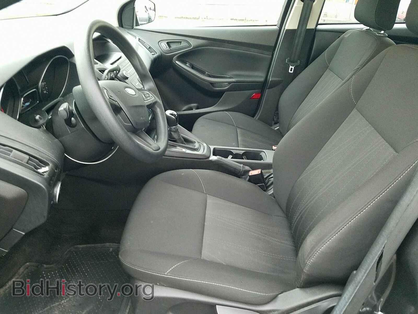 2017 Ford Focus - VIN: 1FADP3E22HL229210 - Фото 3