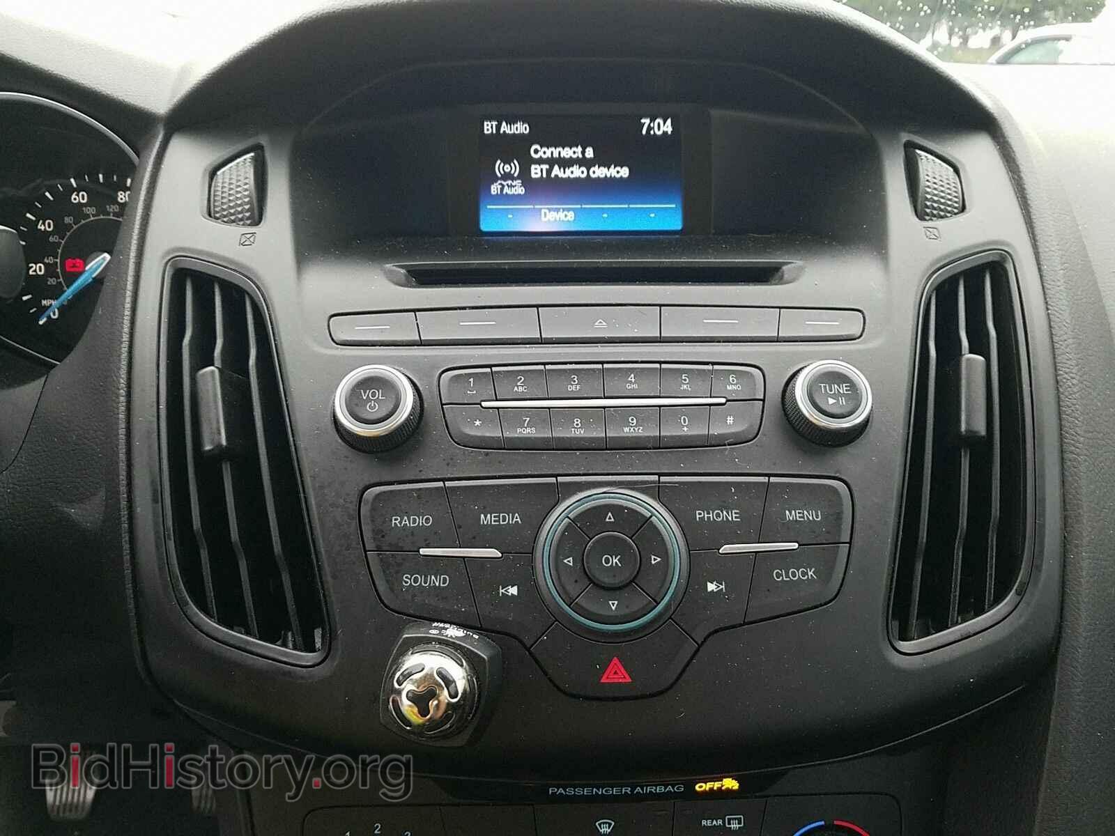 2017 Ford Focus - VIN: 1FADP3E22HL229210 - Фото 4