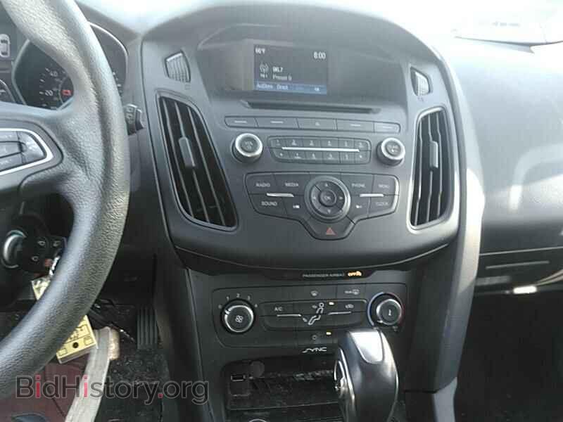 2016 Ford Focus - VIN: 1FADP3K26GL233750 - Photo 4