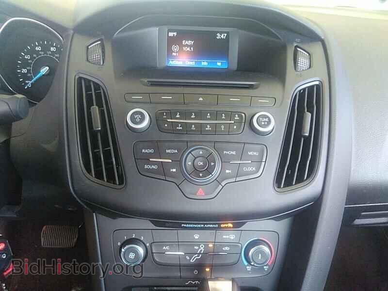 2016 Ford Focus - VIN: 1FADP3F29GL297467 - Photo 4