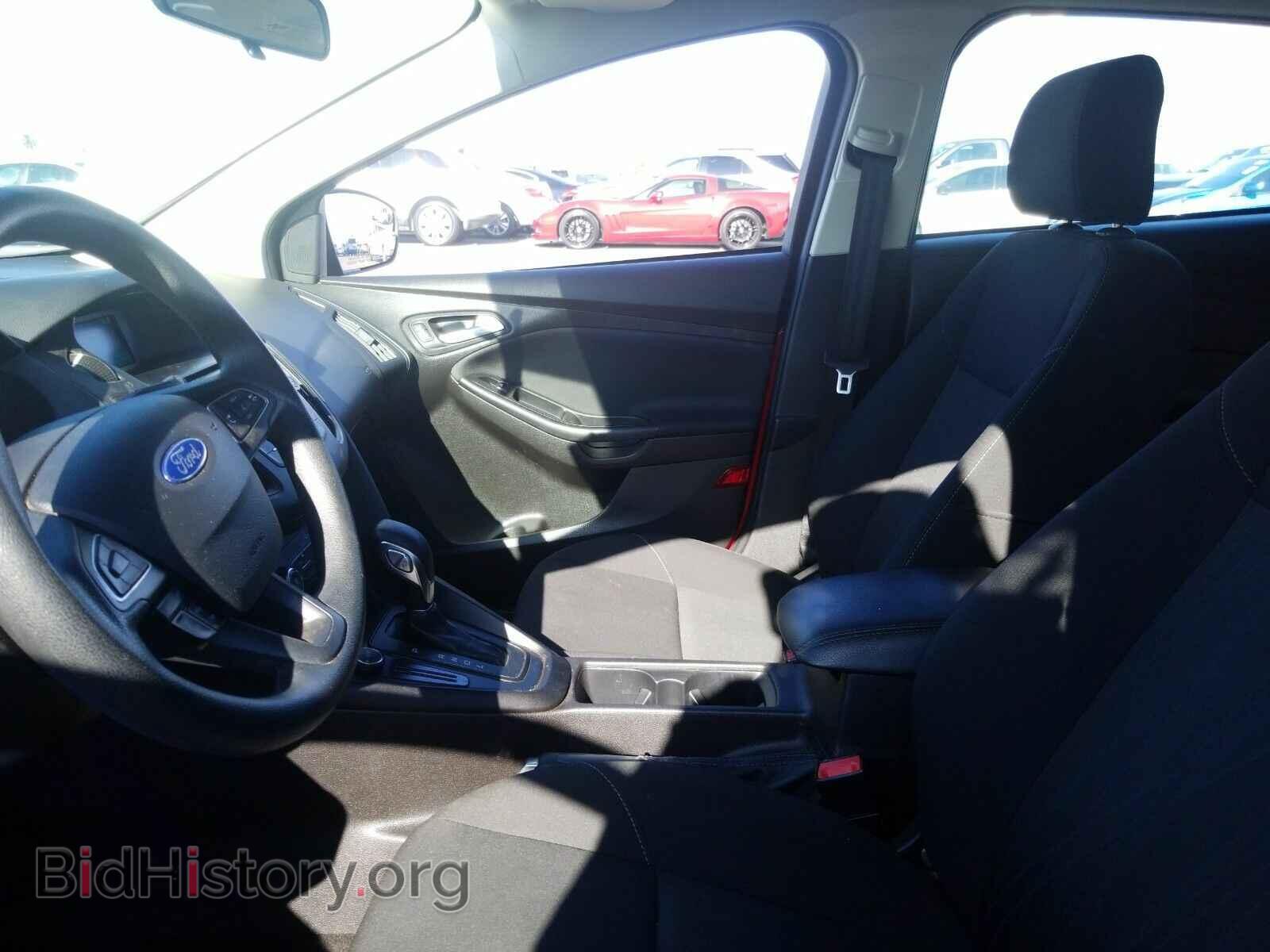 2017 Ford Focus - VIN: 1FADP3K22HL271560 - Фото 3