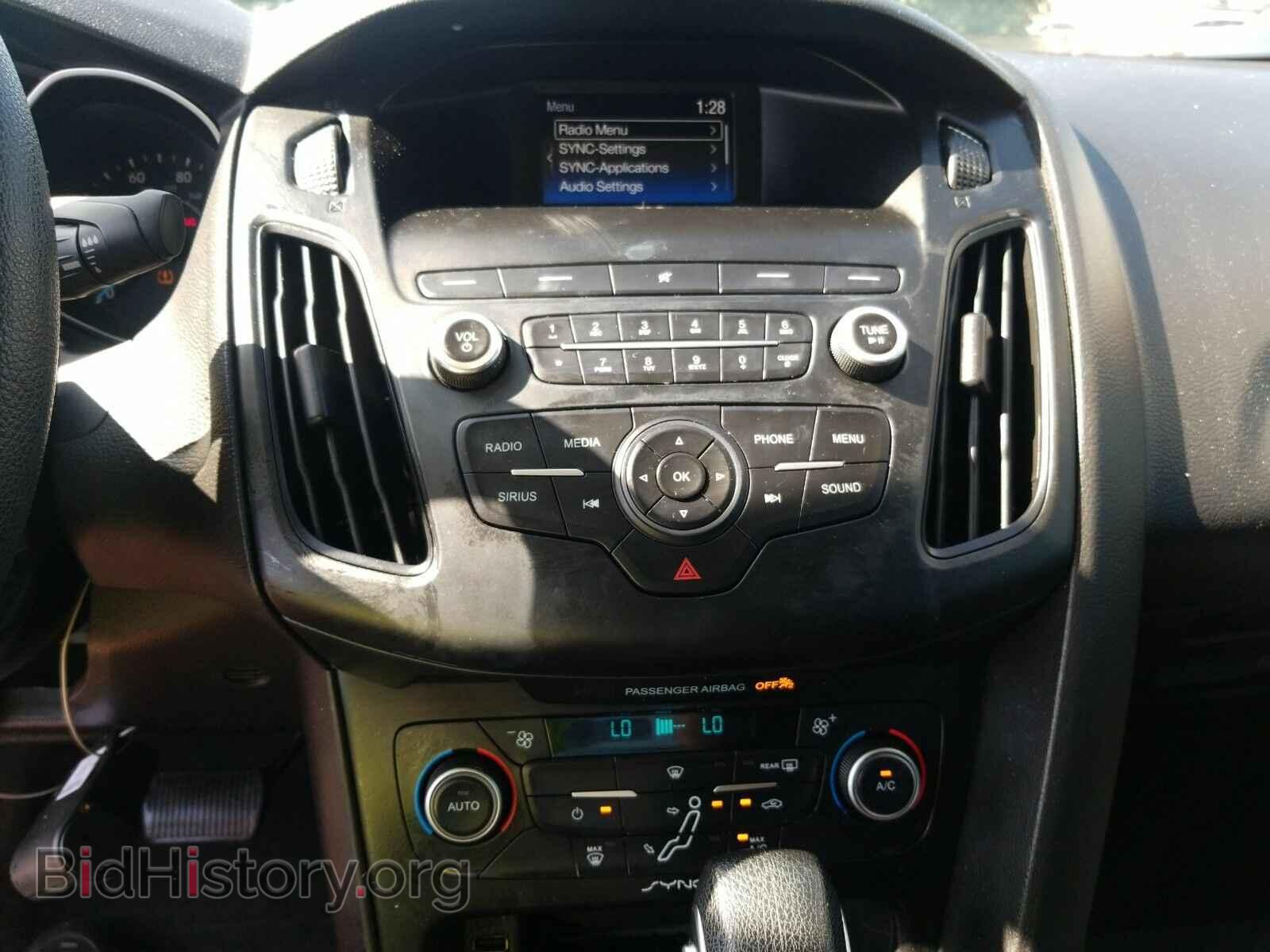 2018 Ford Focus - VIN: 1FADP3FE5JL210567 - Фото 4