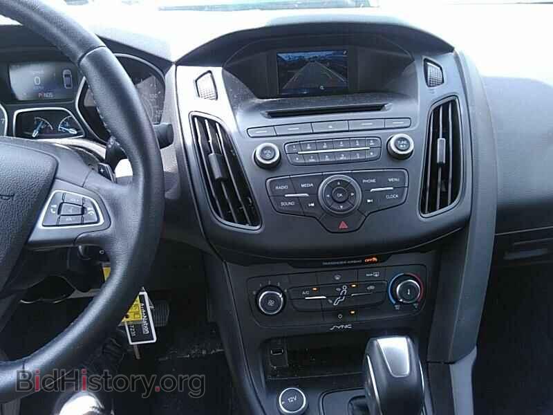 2016 Ford Focus - VIN: 1FADP3F21GL225405 - Photo 4