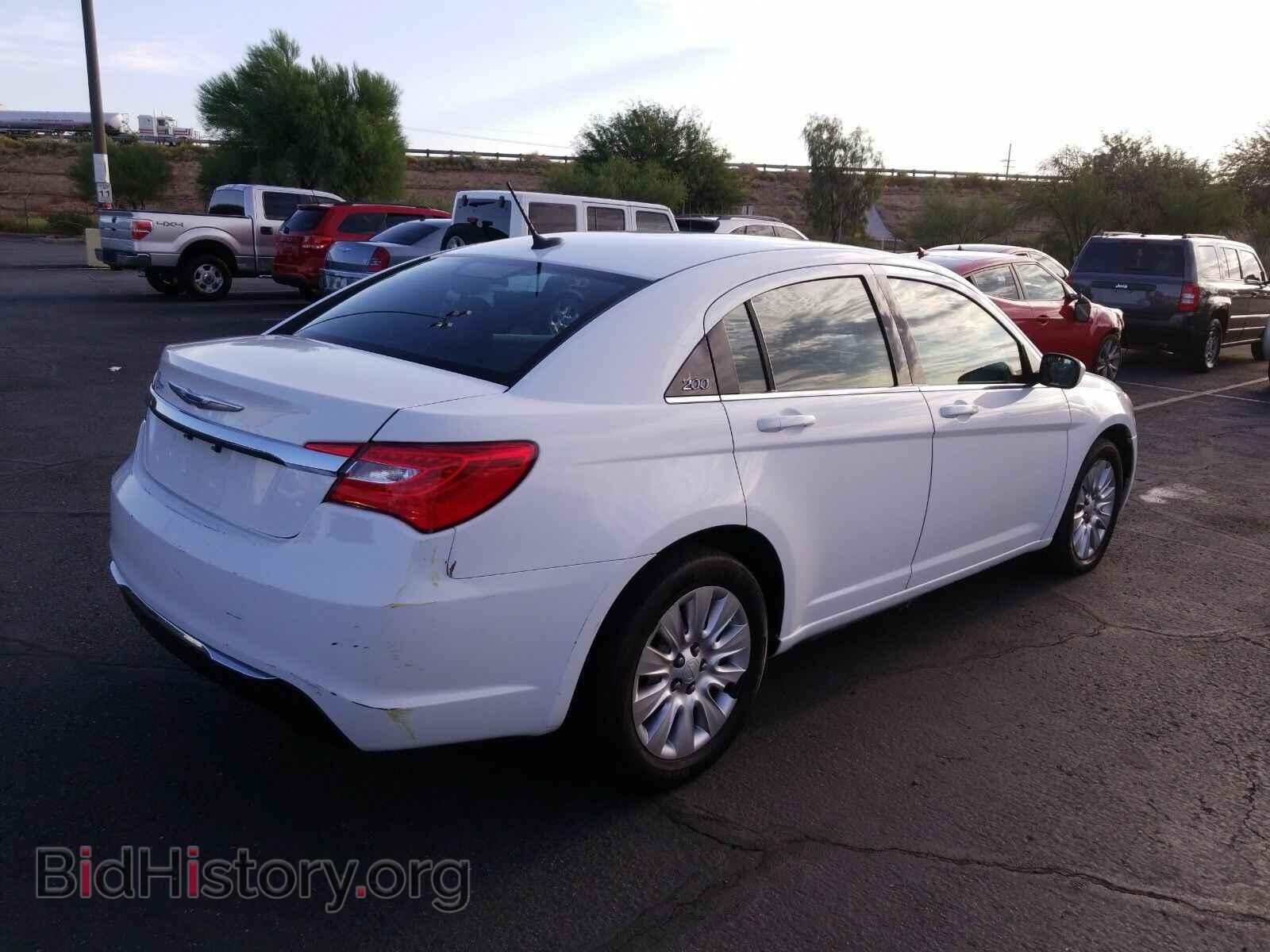 2014 Chrysler 200 - VIN: 1C3CCBAB2EN212977 - Фото 2