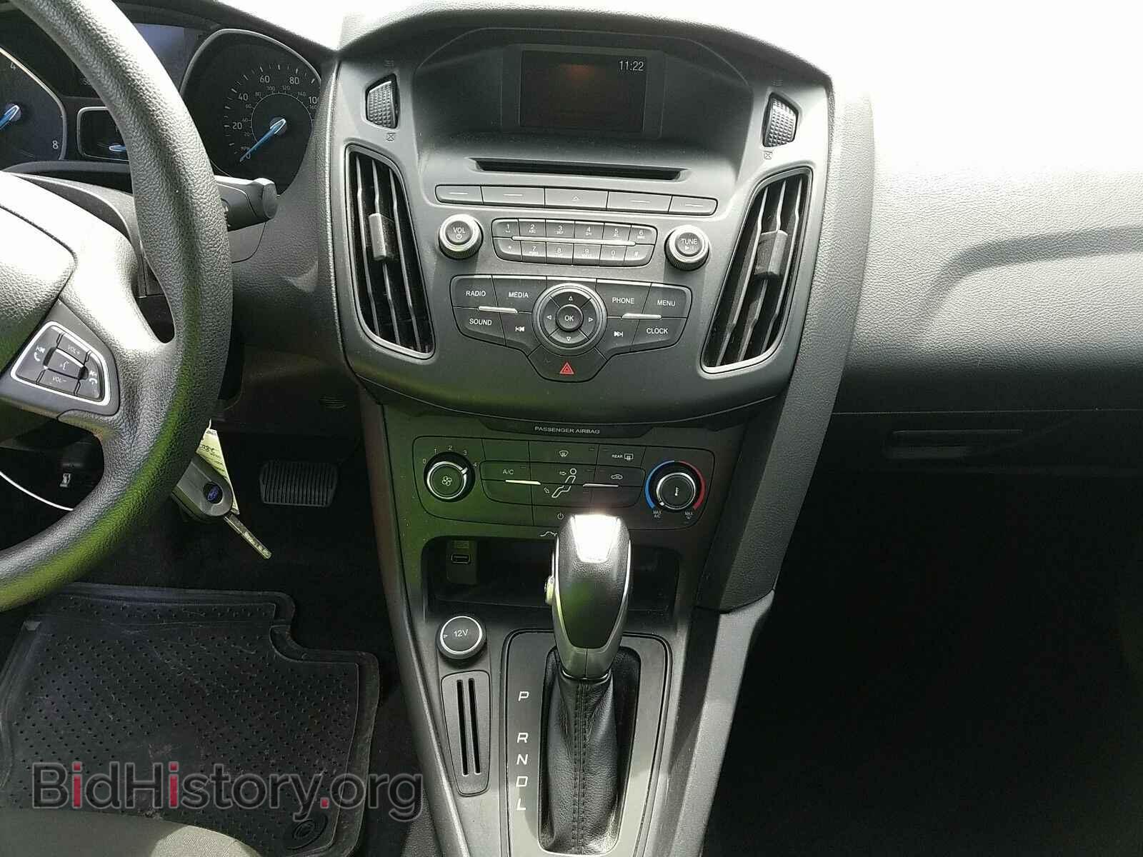 2016 Ford Focus - VIN: 1FADP3F23GL280759 - Photo 4