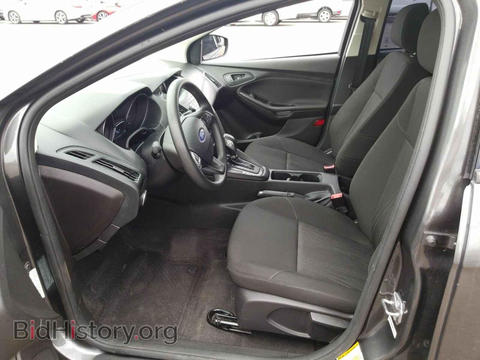 2018 Ford Focus - VIN: 1FADP3E24JL260996 - Фото 3