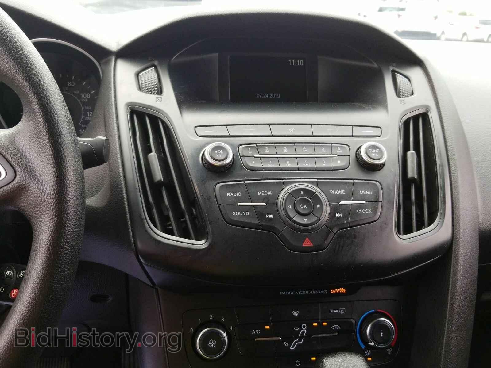 2018 Ford Focus - VIN: 1FADP3E24JL260996 - Фото 4