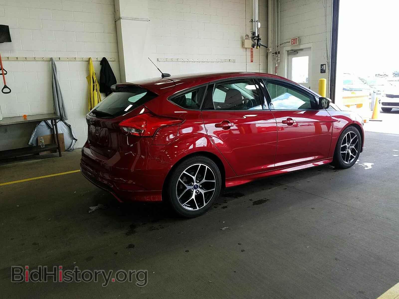 2016 Ford Focus - VIN: 1FADP3K21GL261102 - Photo 2