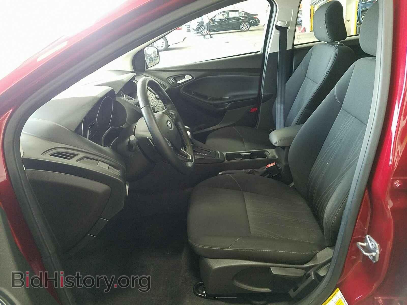 2016 Ford Focus - VIN: 1FADP3K21GL261102 - Photo 3