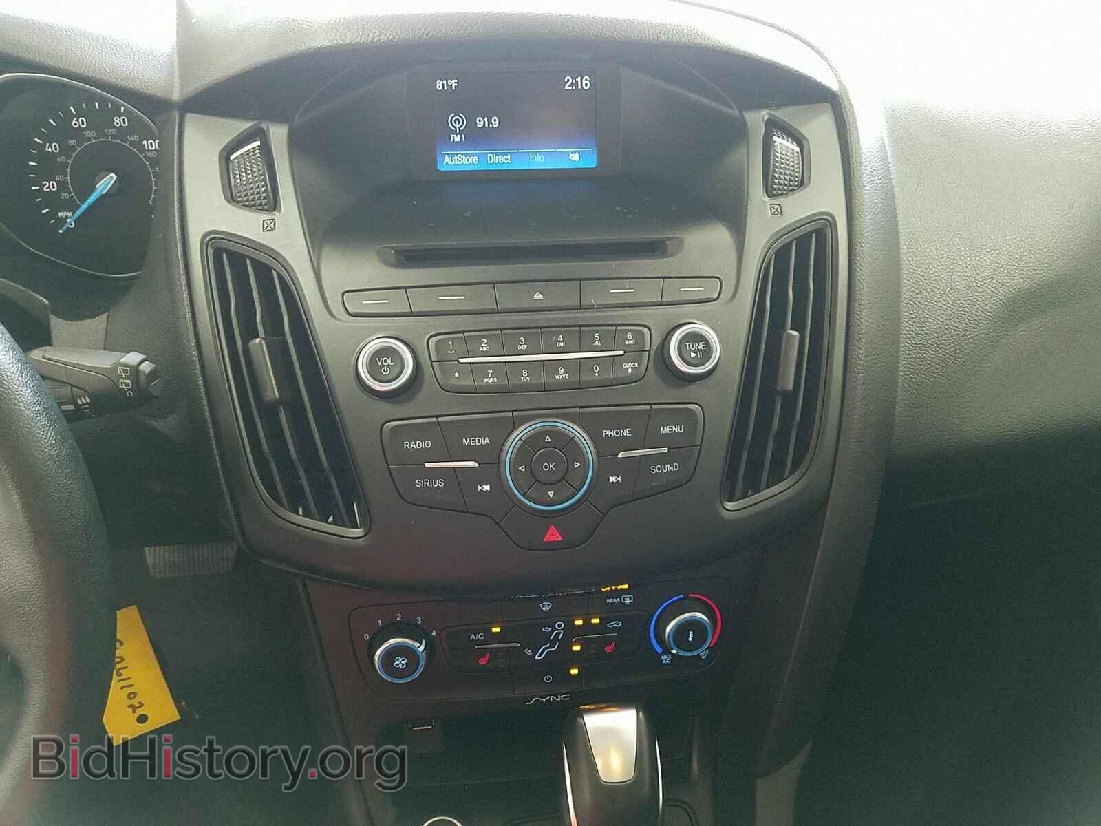 2016 Ford Focus - VIN: 1FADP3K21GL261102 - Photo 4