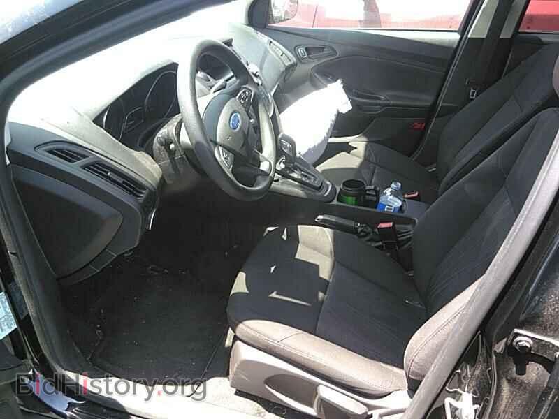 2016 Ford Focus - VIN: 1FADP3E23GL245155 - Photo 3