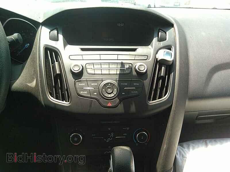 2016 Ford Focus - VIN: 1FADP3E23GL245155 - Photo 4