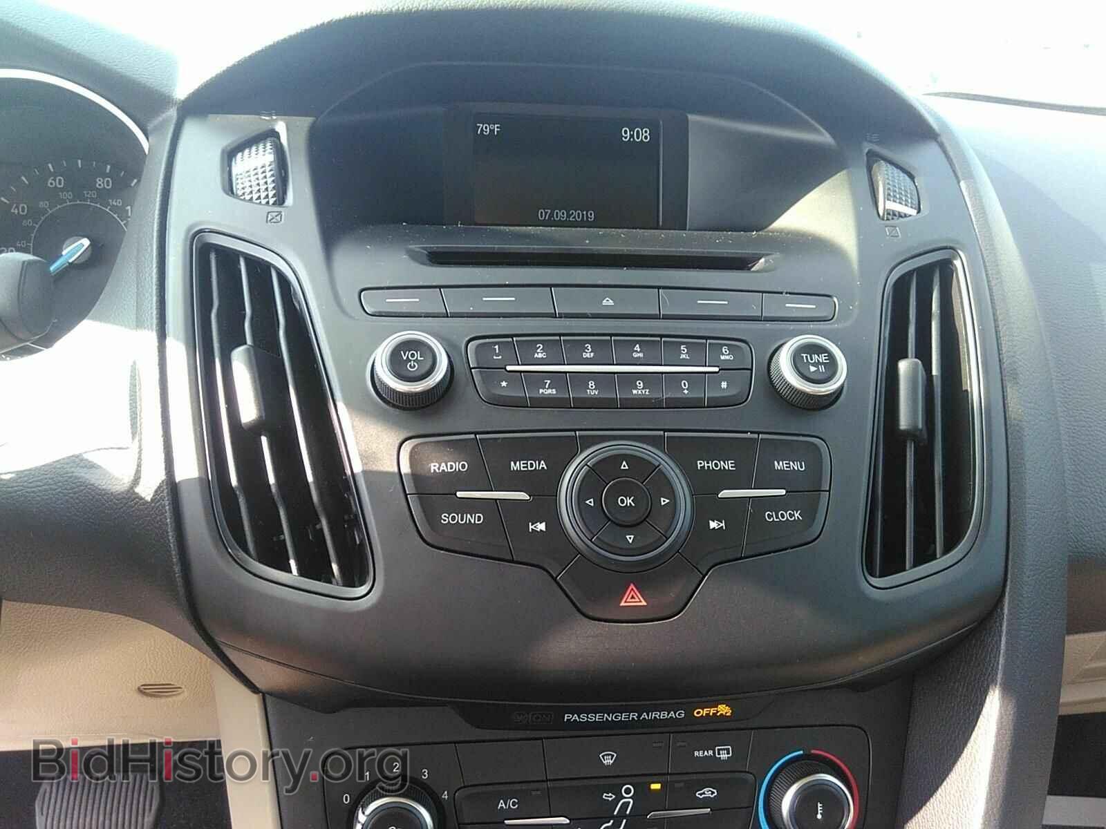 2016 Ford Focus - VIN: 1FADP3F25GL329623 - Photo 4