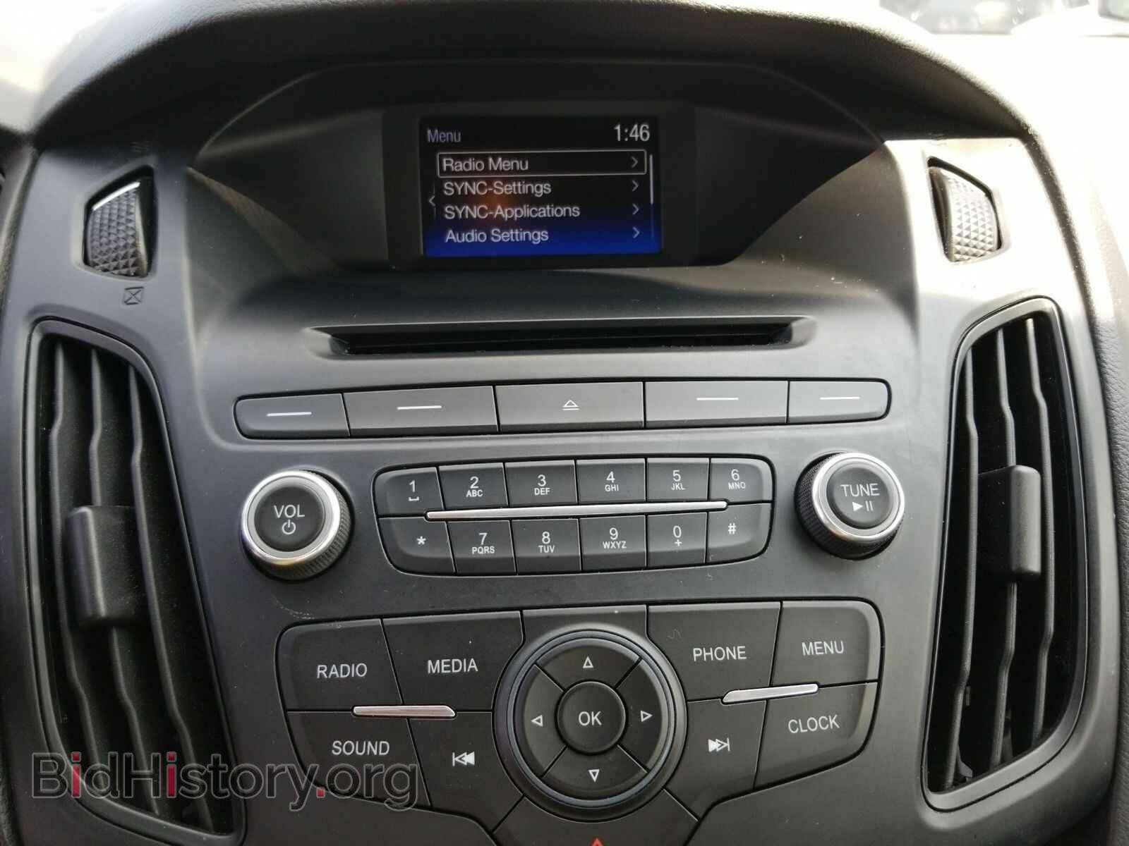 2016 Ford Focus - VIN: 1FADP3F22GL237630 - Photo 4