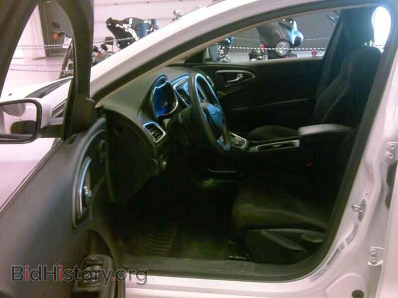 2016 Chrysler 200 - VIN: 1C3CCCFB4GN130895 - Фото 3