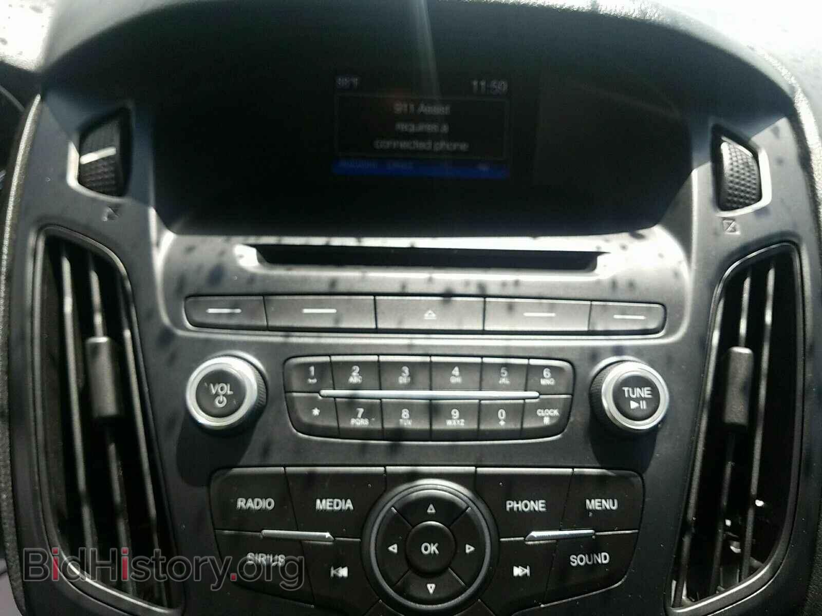 2016 Ford Focus - VIN: 1FADP3F23GL257921 - Photo 4