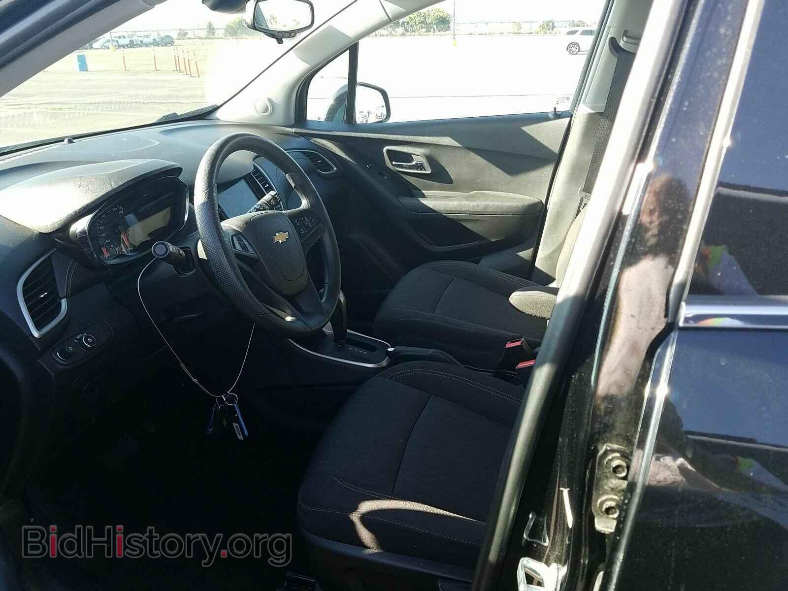 2019 Chevrolet Trax - VIN: 3GNCJPSB3KL241579 - Фото 3