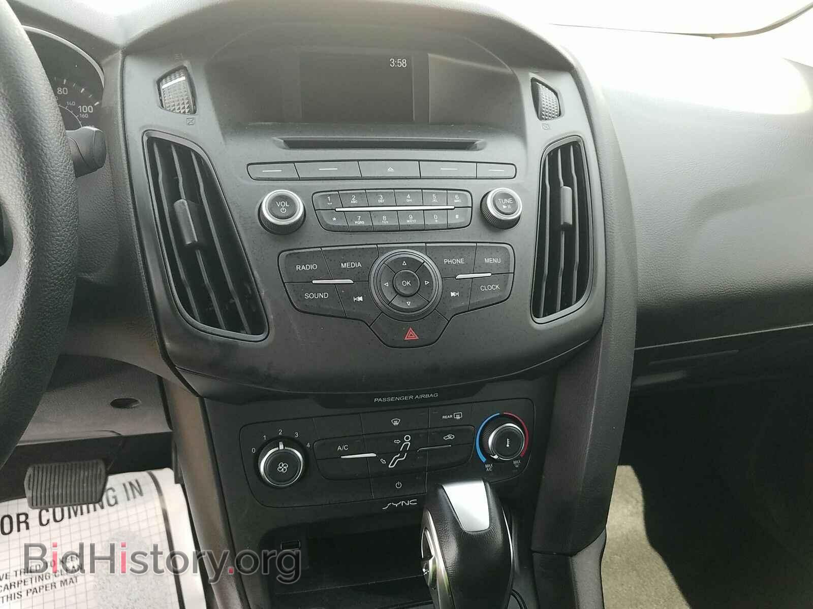 2016 Ford Focus - VIN: 1FADP3F23GL379047 - Photo 4