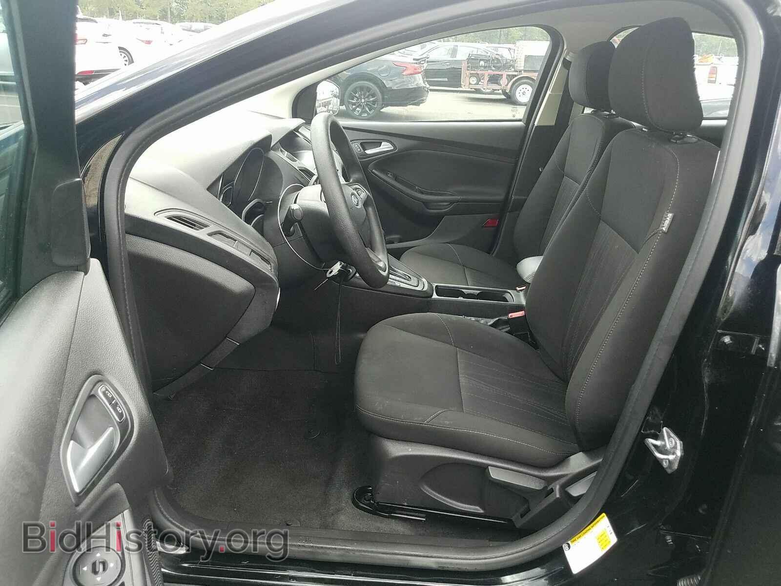 2018 Ford Focus - VIN: 1FADP3F24JL274766 - Фото 3