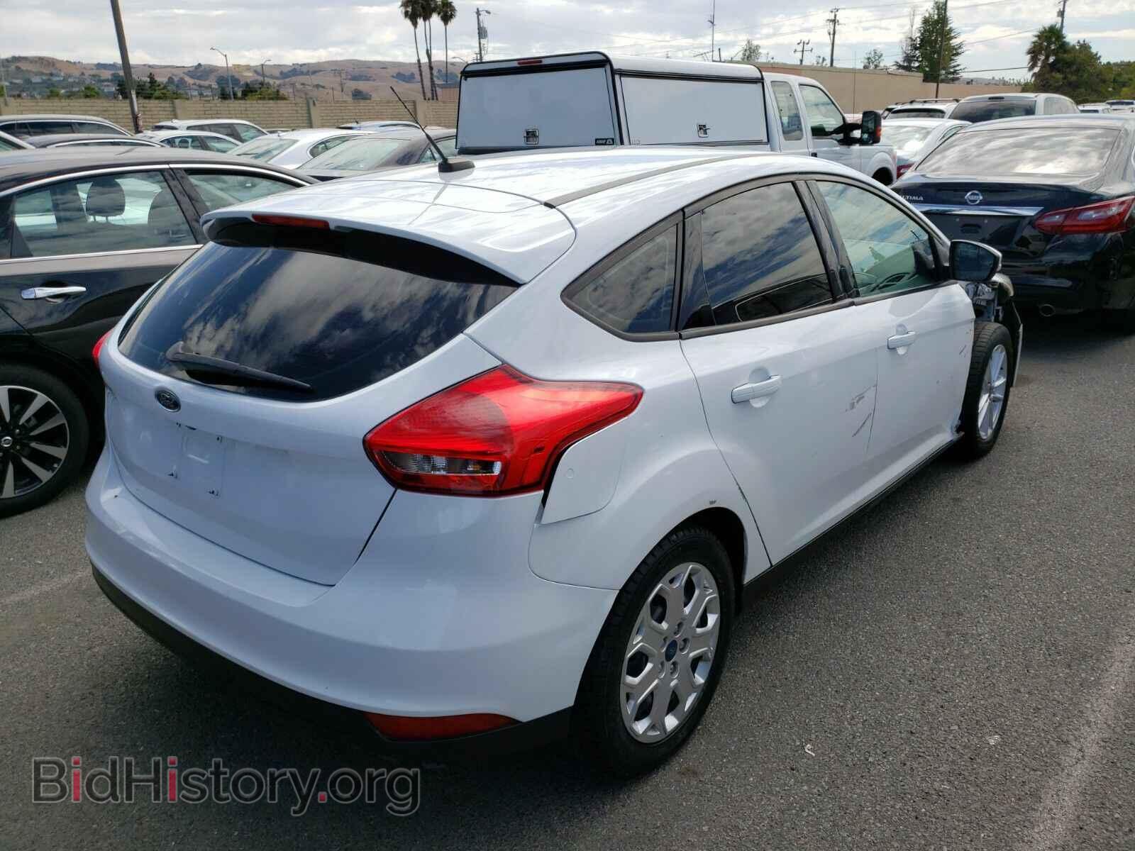 2016 Ford Focus - VIN: 1FADP3K21GL268695 - Photo 2