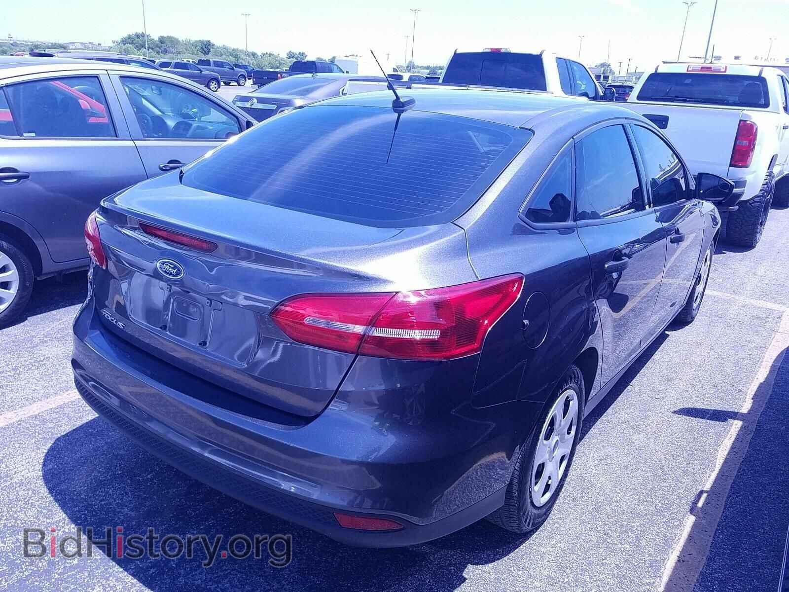 2018 Ford Focus - VIN: 1FADP3E26JL259235 - Фото 2