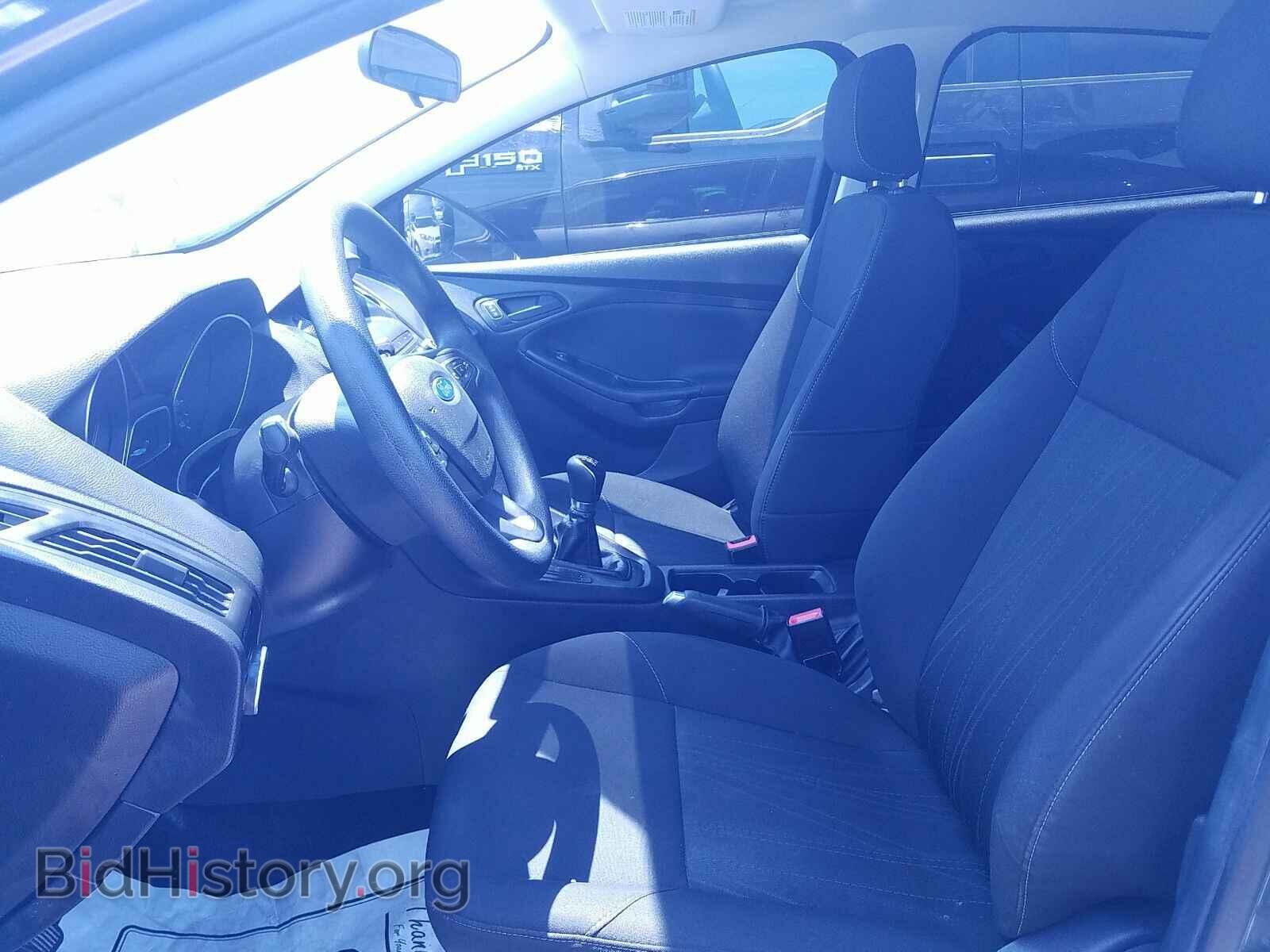 2018 Ford Focus - VIN: 1FADP3E26JL259235 - Фото 3