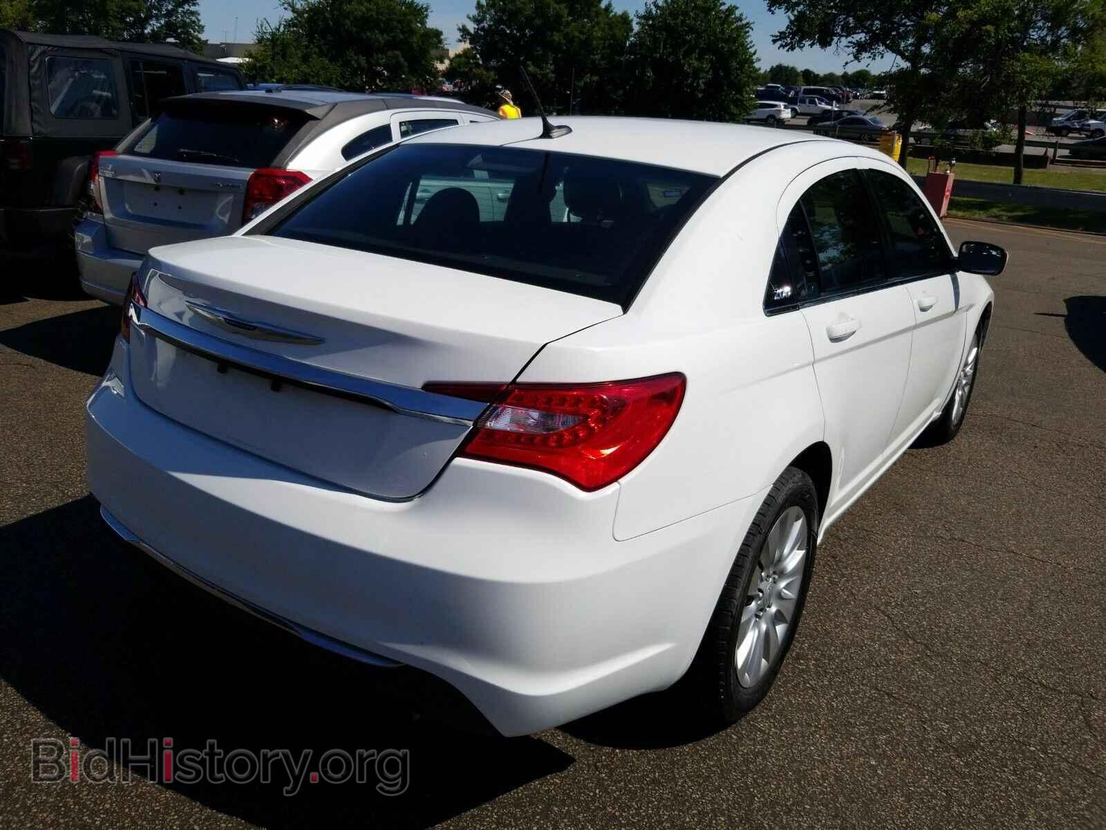 2014 Chrysler 200 - VIN: 1C3CCBAB2EN208976 - Фото 2