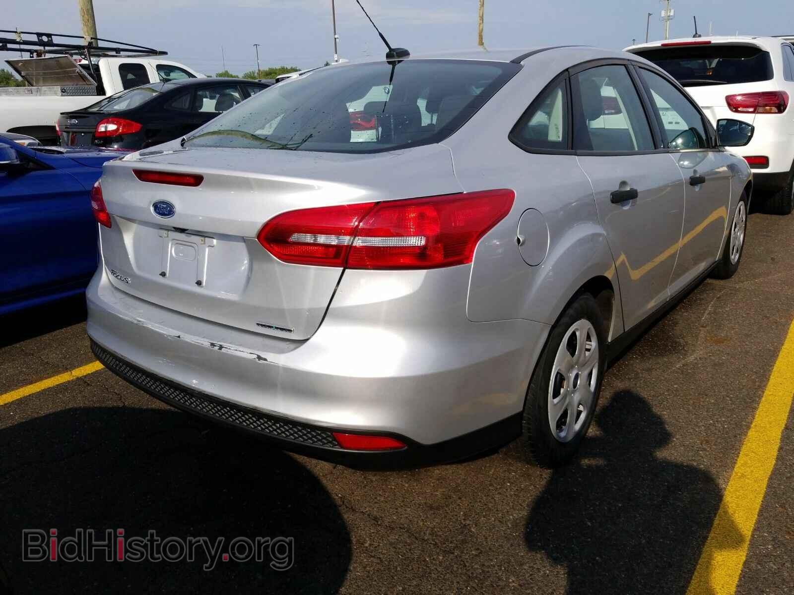 2016 Ford Focus - VIN: 1FADP3E24GL267150 - Photo 2