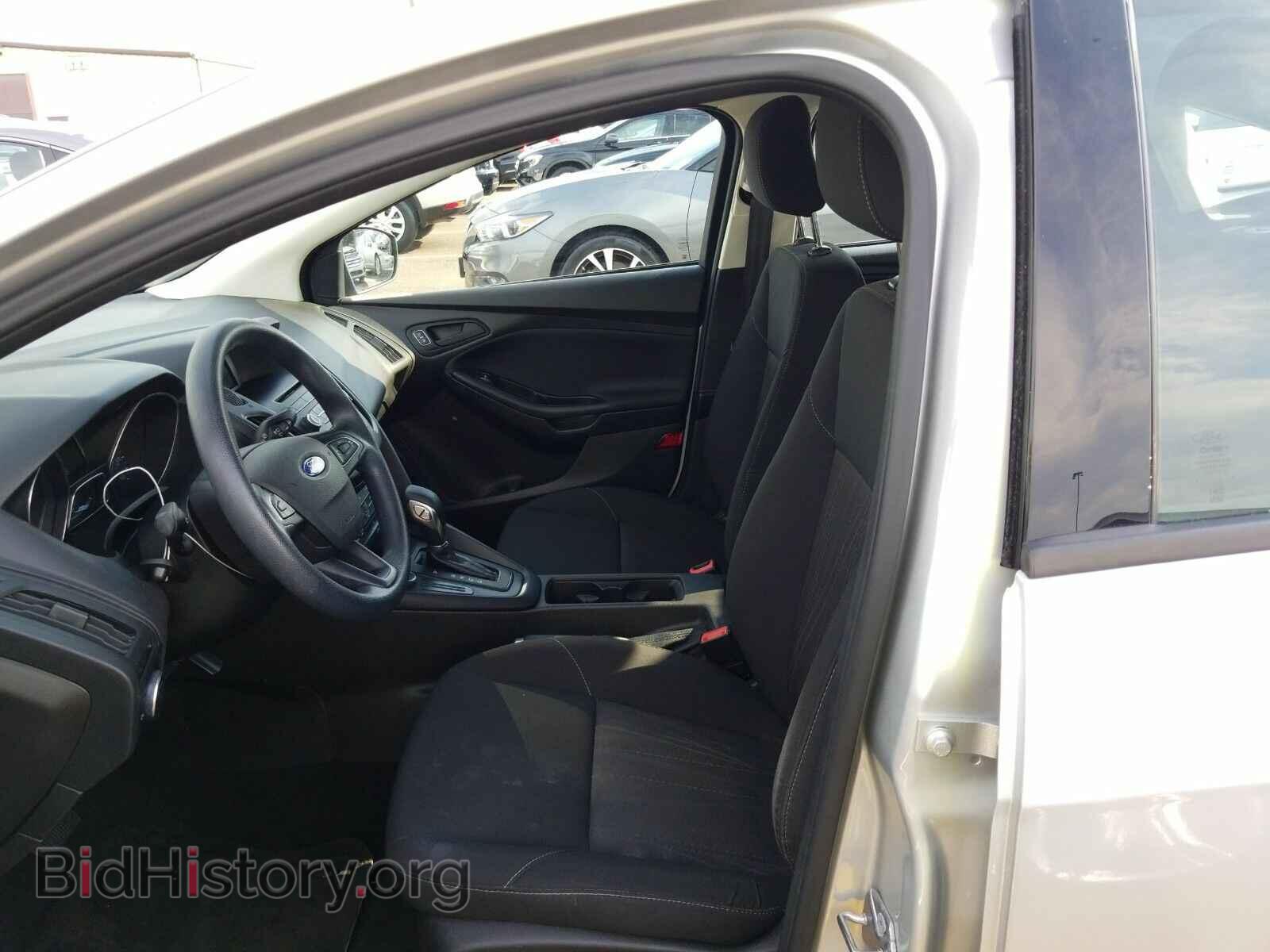 2016 Ford Focus - VIN: 1FADP3E24GL267150 - Photo 3