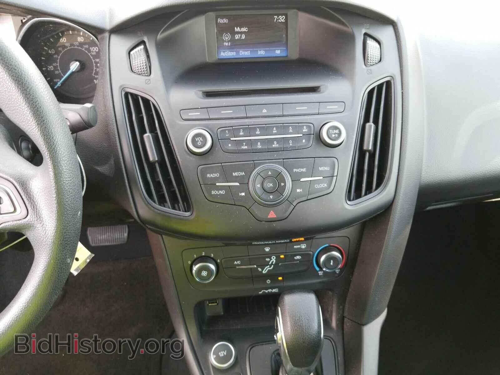 2016 Ford Focus - VIN: 1FADP3E24GL267150 - Photo 4