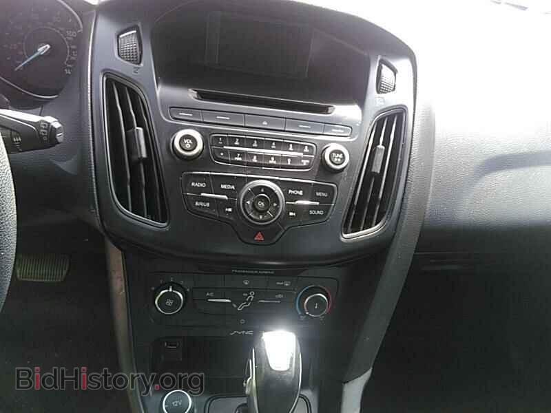 2016 Ford Focus - VIN: 1FADP3K28GL277118 - Photo 4