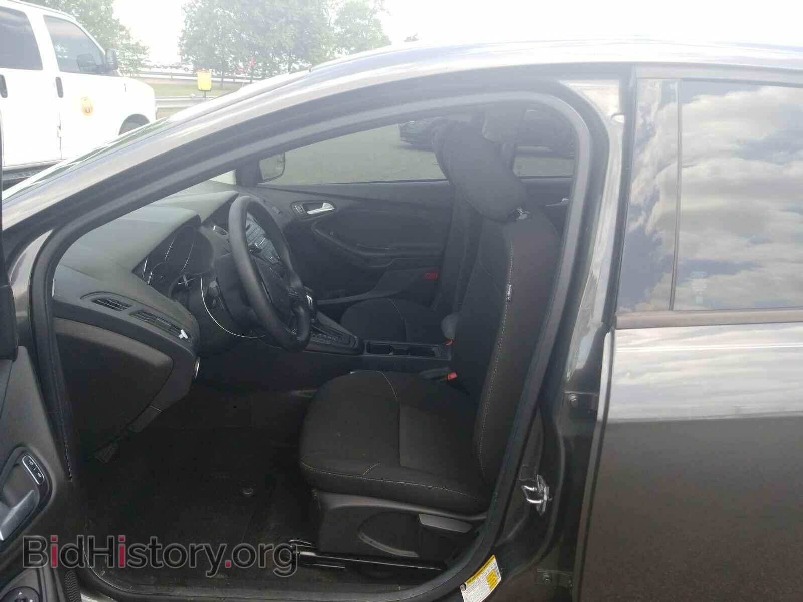 2017 Ford Focus - VIN: 1FADP3F20HL284155 - Фото 3