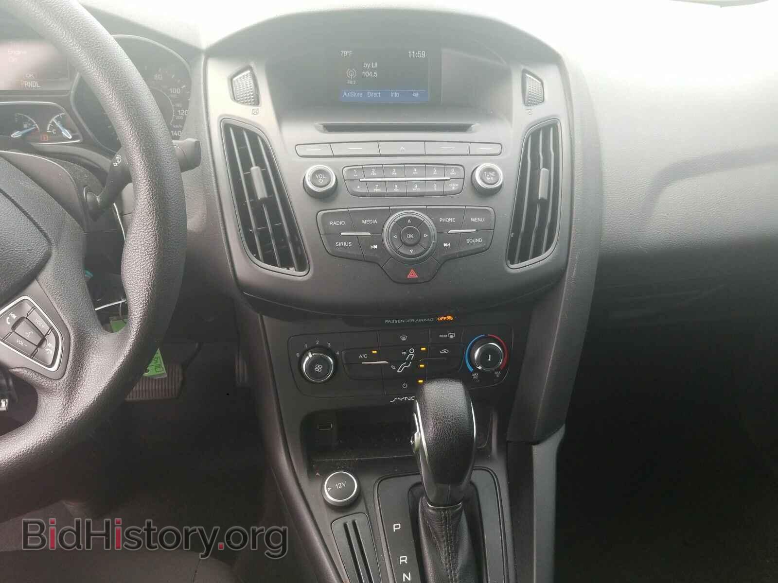2017 Ford Focus - VIN: 1FADP3F20HL284155 - Фото 4