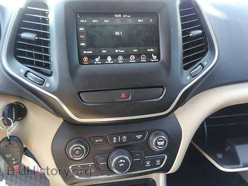 2019 Jeep Cherokee - VIN: 1C4PJLCB6KD210043 - Фото 4