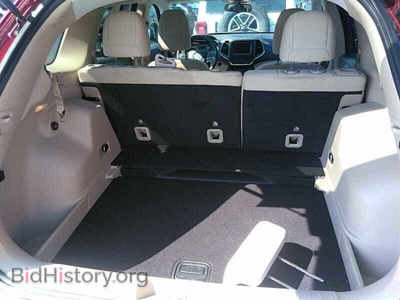 2019 Jeep Cherokee - VIN: 1C4PJLCB6KD210043 - Фото 7