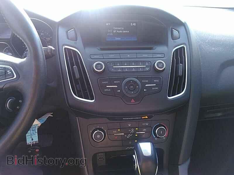 2016 Ford Focus - VIN: 1FADP3K21GL318561 - Photo 4