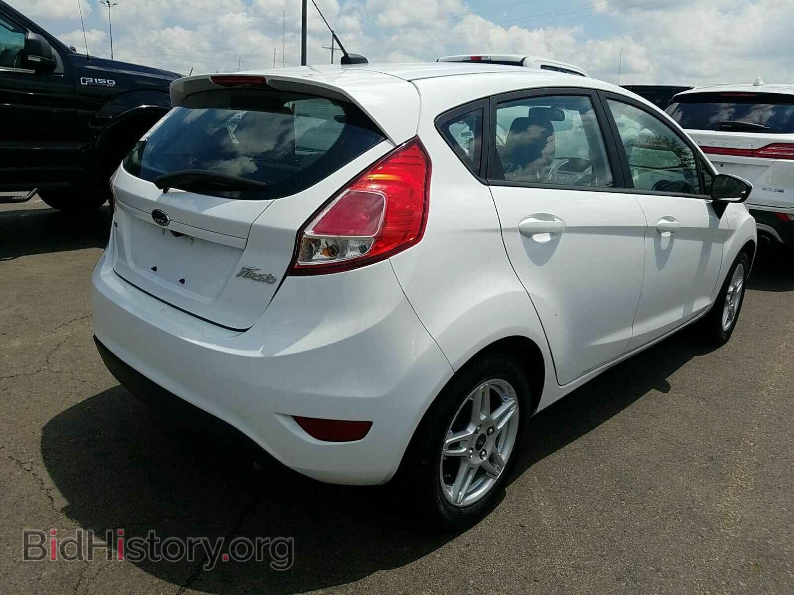 2018 Ford Fiesta - VIN: 3FADP4EJ0JM107253 - Фото 2