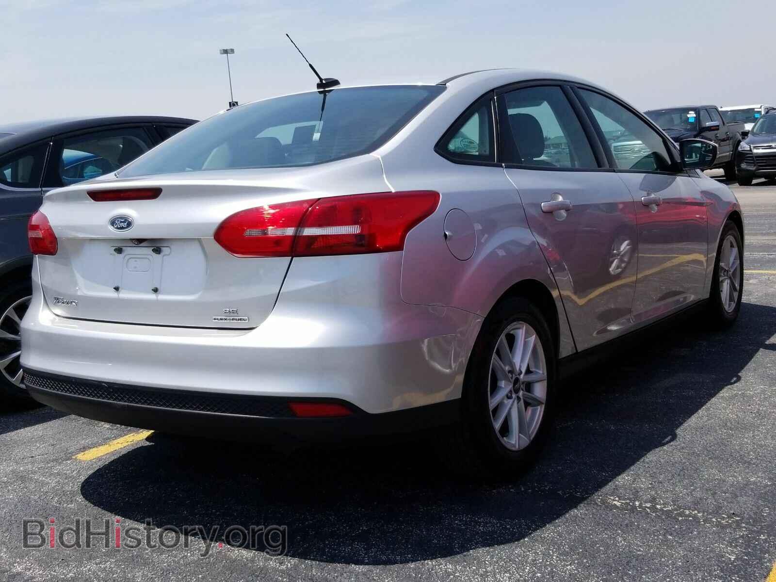 2016 Ford Focus - VIN: 1FADP3F24GL296940 - Photo 2