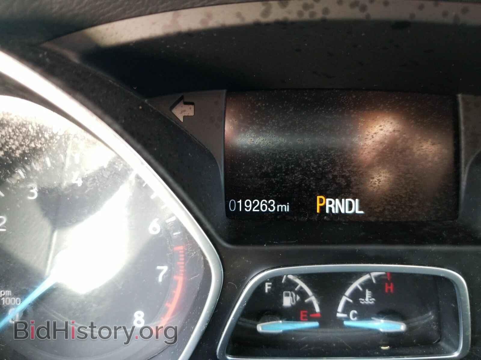 2016 Ford Focus - VIN: 1FADP3F24GL296940 - Photo 5