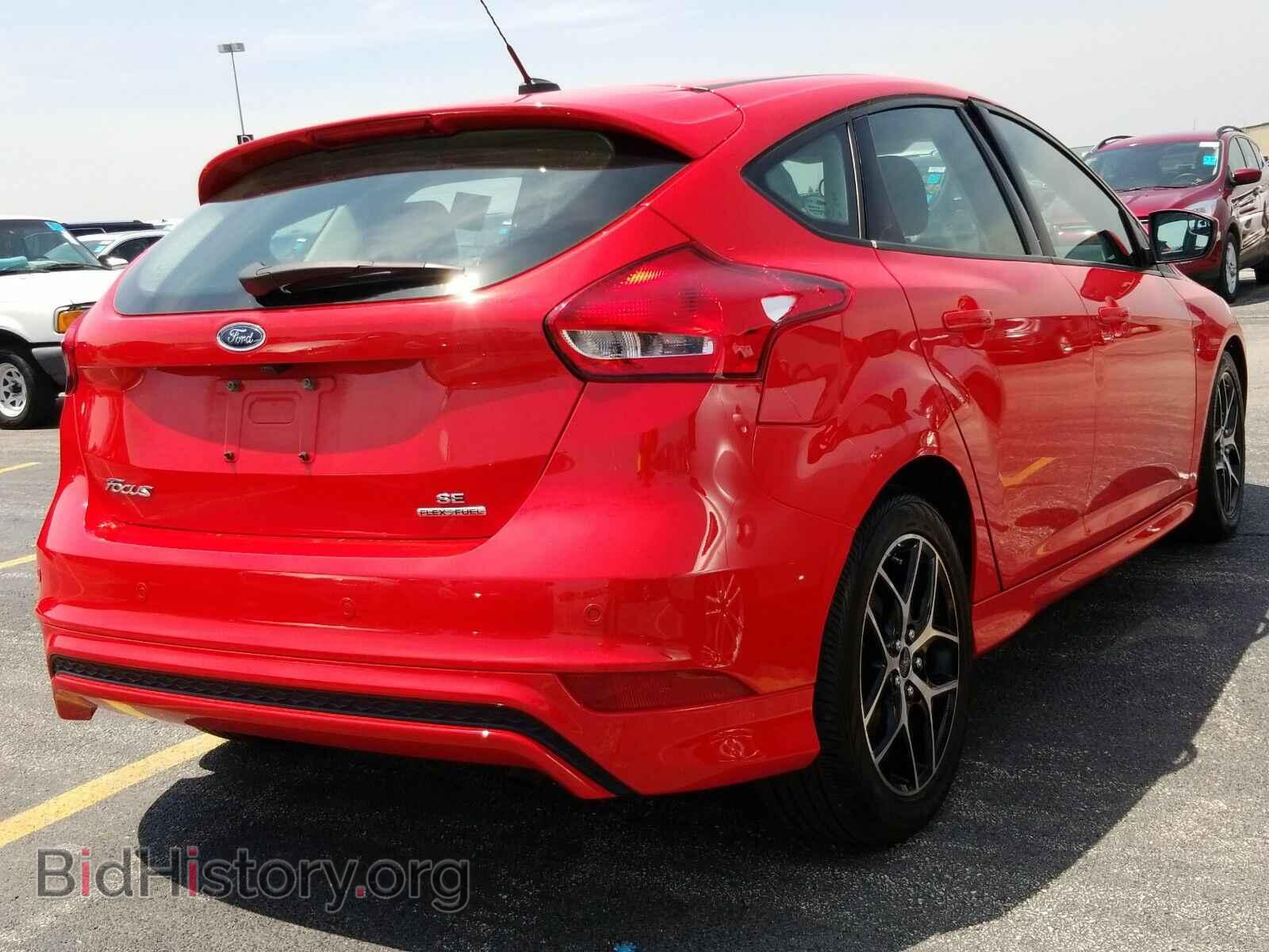2016 Ford Focus - VIN: 1FADP3K24GL233603 - Photo 2